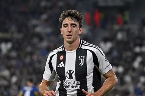 سيخضع لفحص طبي جديد.. يوفنتوس يعلن إصابة كامبياسو